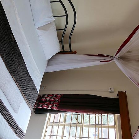 Hotel Acacia City Kampala Bagian luar foto