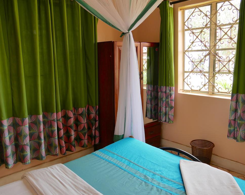 Hotel Acacia City Kampala Bagian luar foto